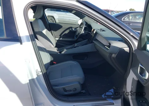 2023 Polestar 2 Long Range Single Motor/Long Range Single Motor Plus z USA, uszkodzony, nr VIN YSMEG3KA5PL144049